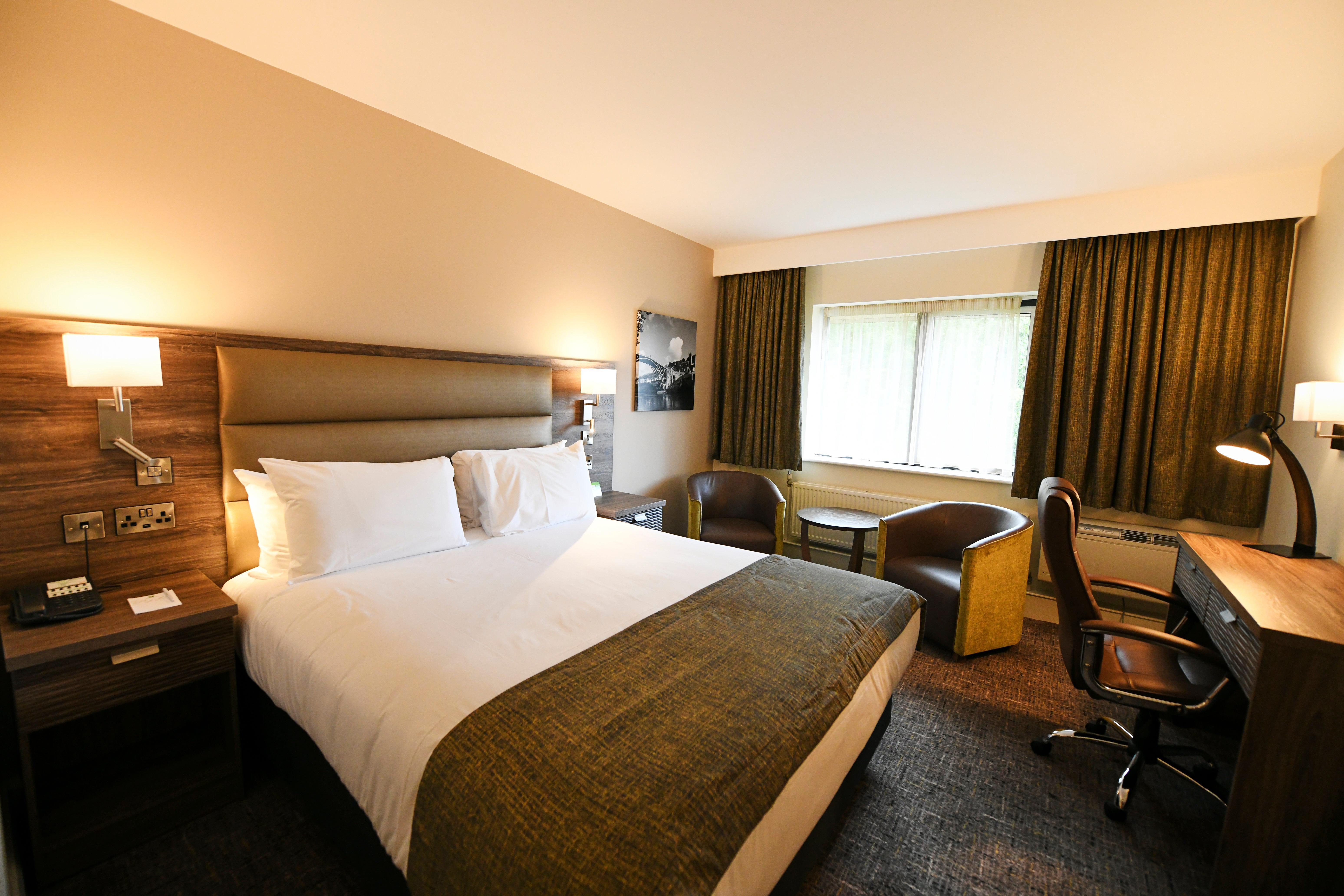 Holiday Inn Telford Ironbridge, An Ihg Hotel Buitenkant foto